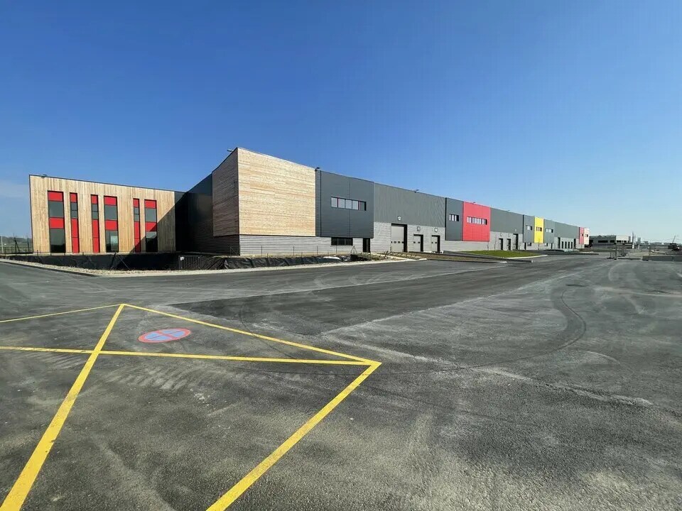 Flex in Louvres for lease Building Photo- Image 1 of 8