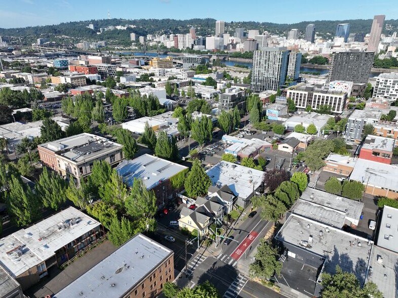 732 NE Couch St, Portland, OR for sale - Building Photo - Image 3 of 8