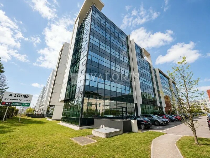 Retail in Lyon for lease Building Photo- Image 1 of 37