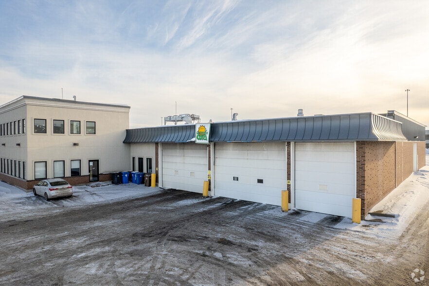 16 Rue Sicard, Ste-Thérèse, QC for sale - Building Photo - Image 3 of 7