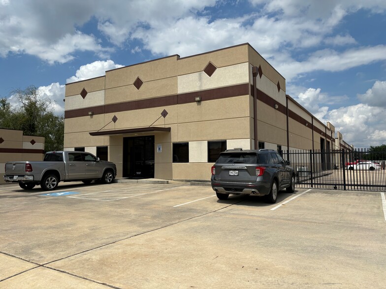 12630 Haynes Rd, Houston, TX for lease - Building Photo - Image 1 of 32