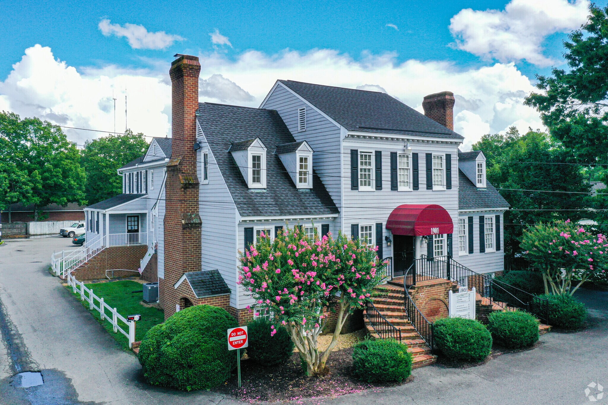 1901 Huguenot Rd, Richmond, VA 23235