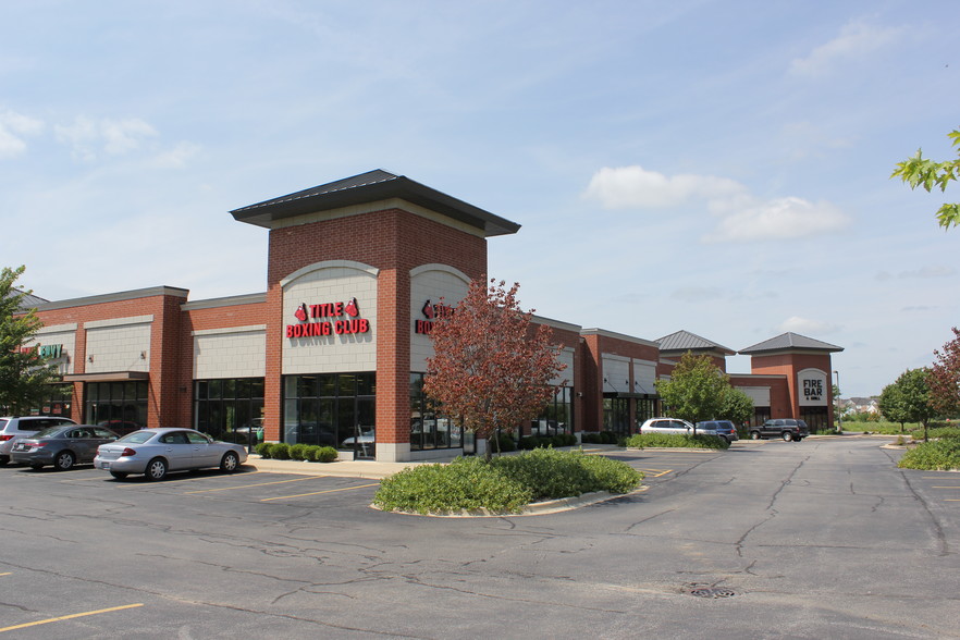 435 Angela Ln, Crystal Lake, IL for lease - Building Photo - Image 1 of 14