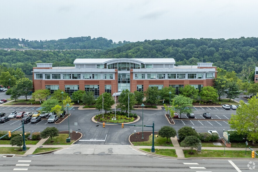 385 E Waterfront Dr, Homestead, PA for sale - Building Photo - Image 2 of 5