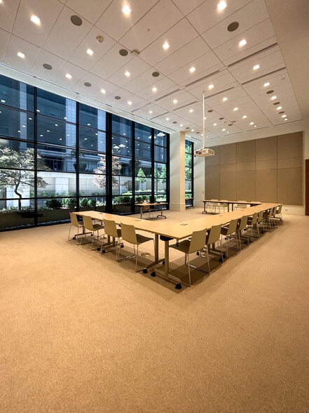 3001 Maple Ave, Dallas, TX for lease - Interior Photo - Image 2 of 16