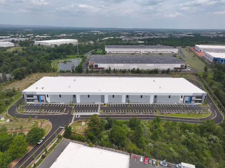 10 Constitution Ave, Piscataway, NJ for lease - Building Photo - Image 3 of 5