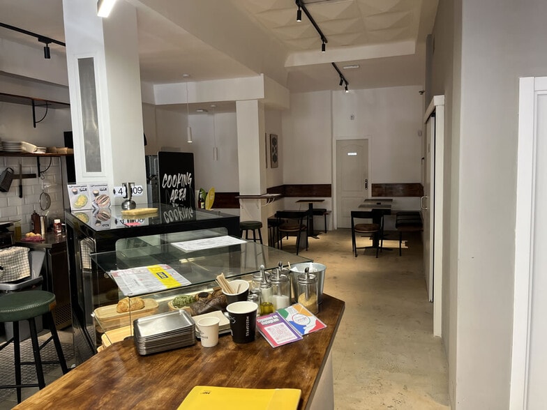 Retail in Madrid, Madrid for lease - Building Photo - Image 2 of 5