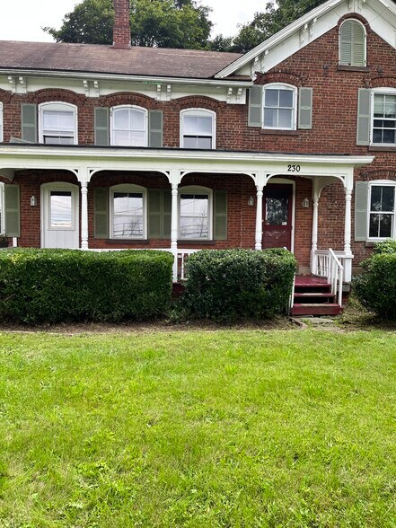 230 Salt Point Tpke, Poughkeepsie, NY for sale - Primary Photo - Image 1 of 1