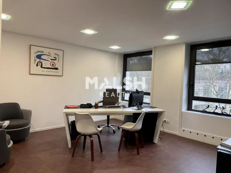 Office in Lyon for sale - Building Photo - Image 2 of 12