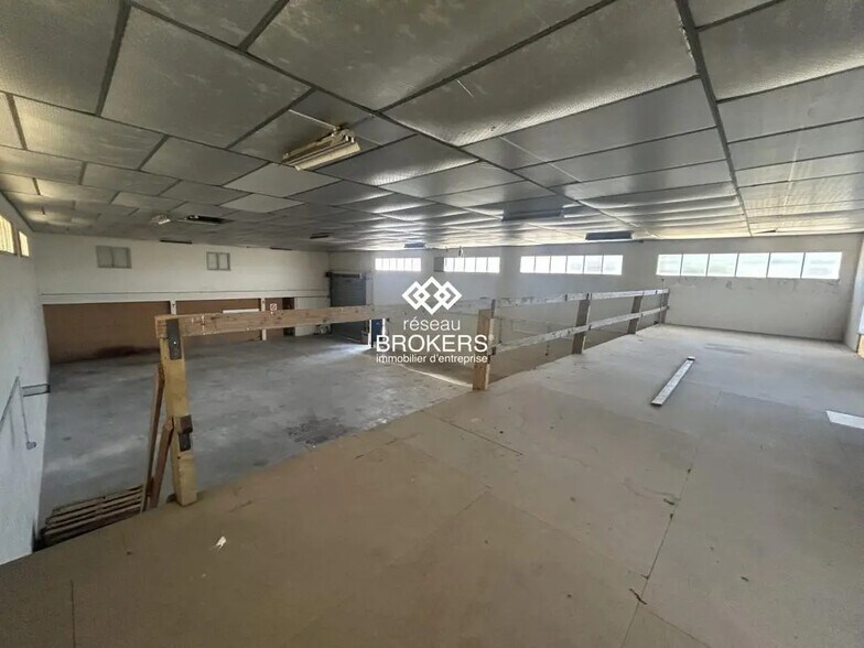 Flex in Auch for lease - Interior Photo - Image 3 of 7