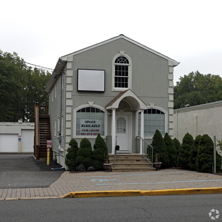 711 Mountain Ave, Springfield, NJ 07081