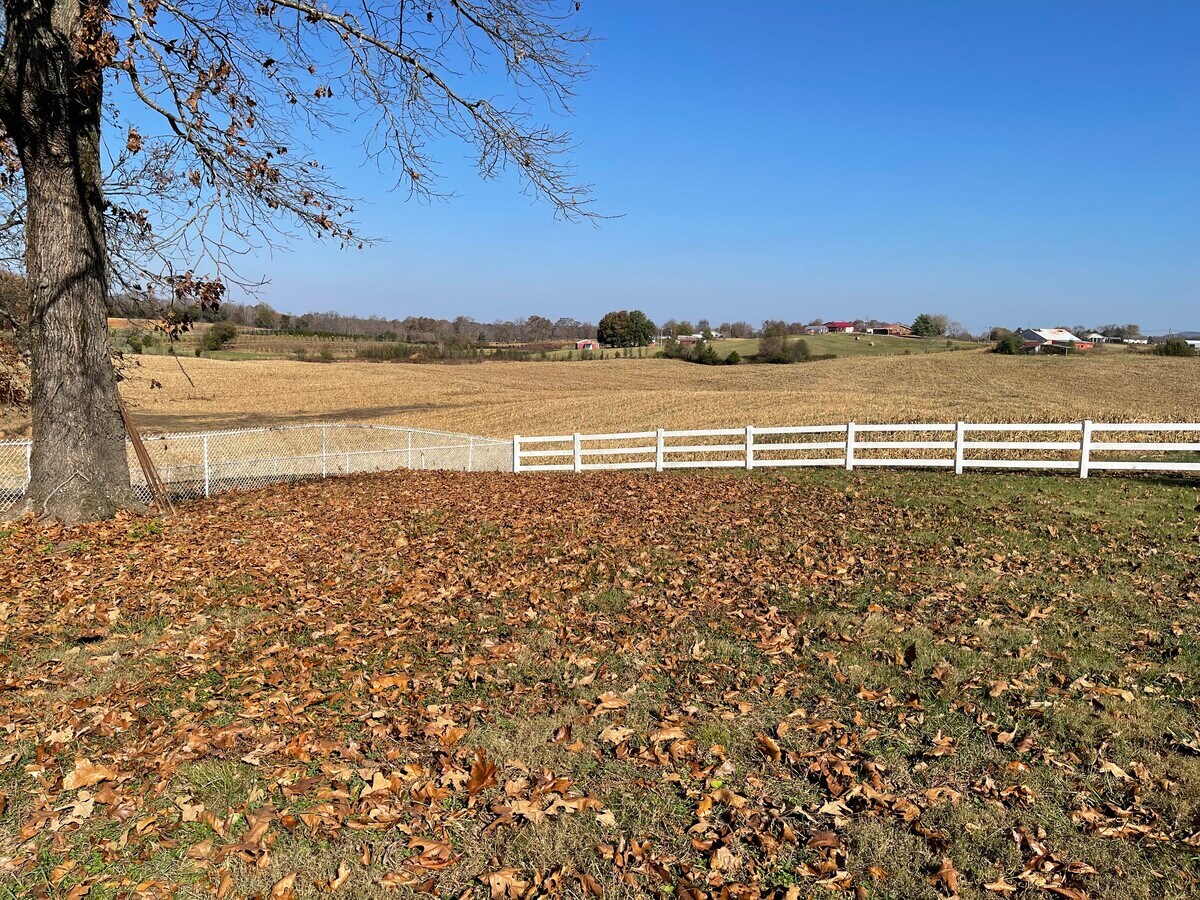 3667 Locke Bend Rd, Rock Island, TN 38581