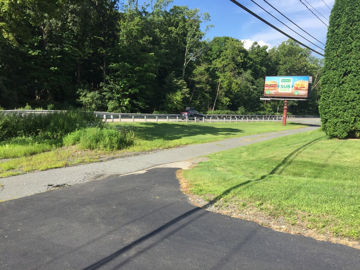 26 Russling Rd, Hackettstown, NJ 07840