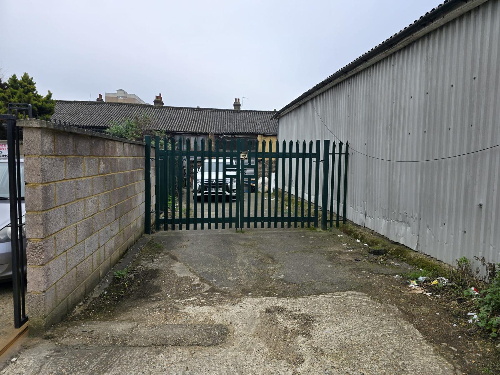 20A Hanworth Rd, Hounslow for lease Building Photo- Image 1 of 8