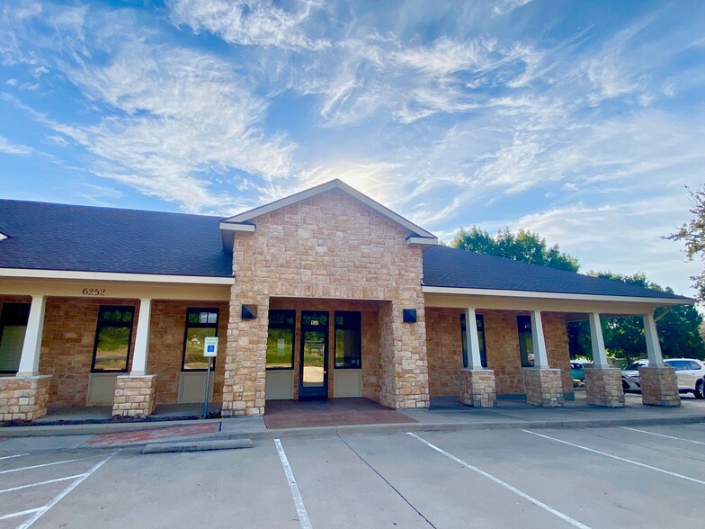 6252 Davis Blvd, North Richland Hills, TX for sale - Building Photo - Image 2 of 7