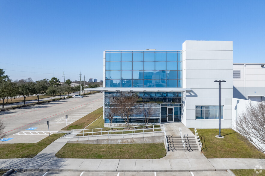 1521 Greens Rd, Houston, TX for lease - Building Photo - Image 3 of 6