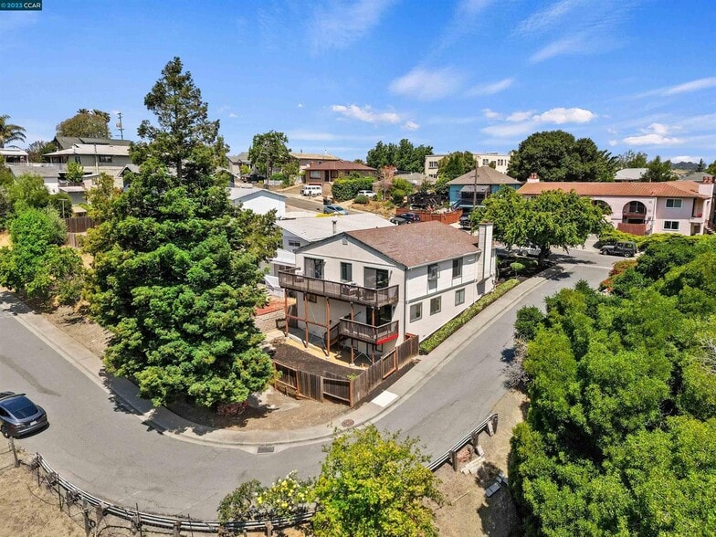 619 Edwards St, Crockett, CA for sale - Primary Photo - Image 1 of 41