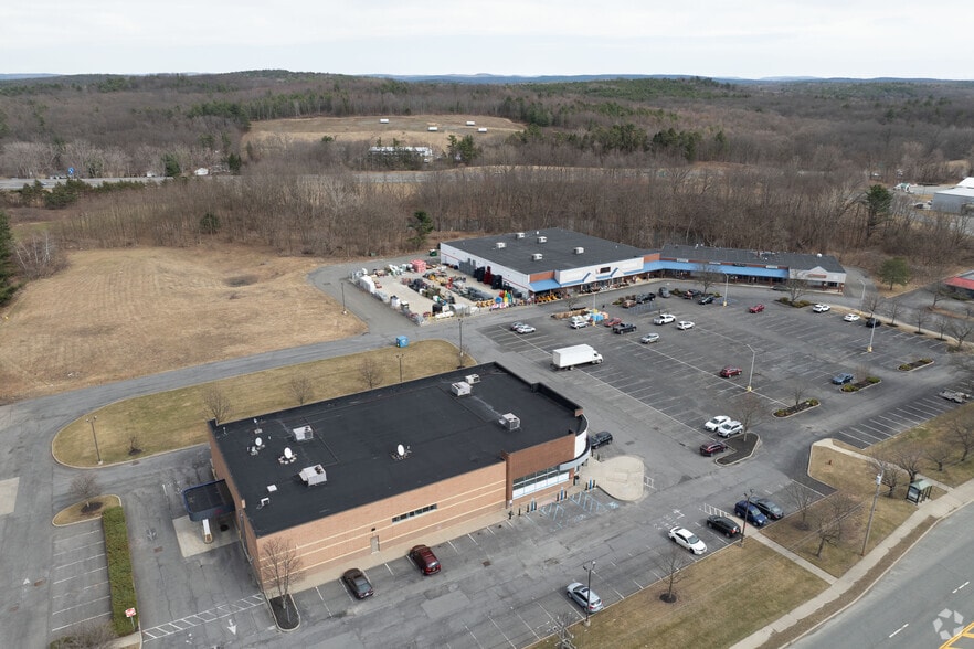 1649 Columbia Tpke, Castleton On Hudson, NY for lease - Building Photo - Image 2 of 6