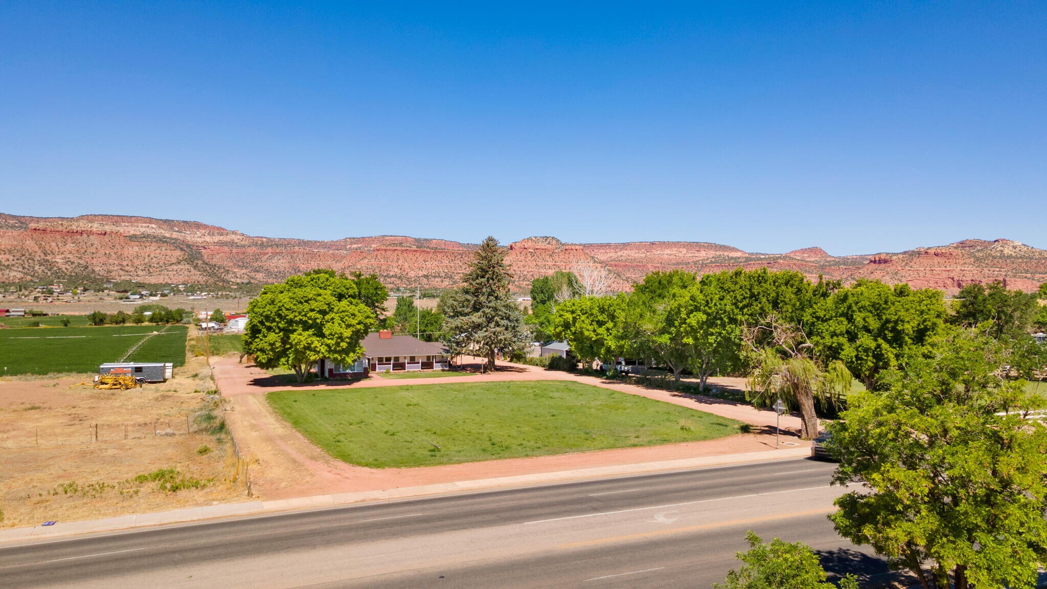 818 89a, Kanab, UT 84741 KANAB Commercial / Multifamily Land w house
