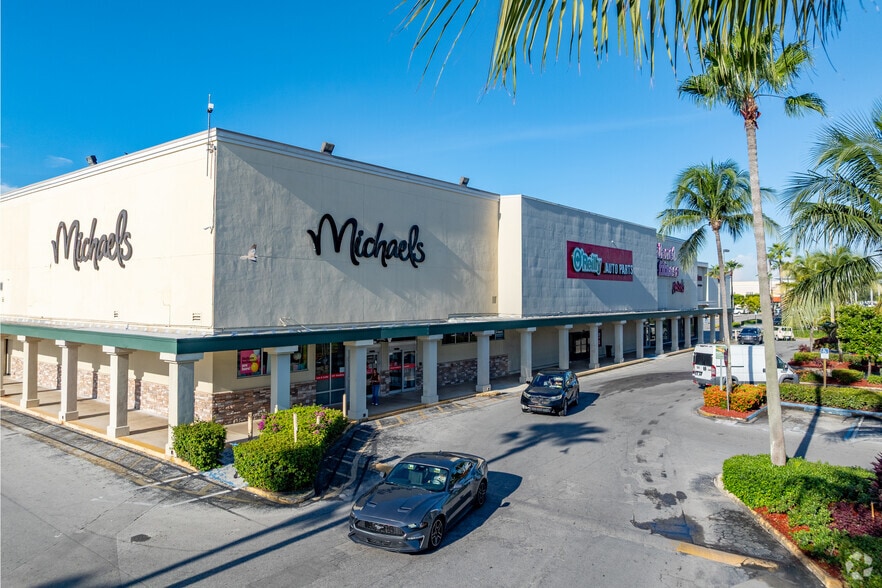 500-520 W 49th St, Hialeah, FL for lease - Primary Photo - Image 1 of 7