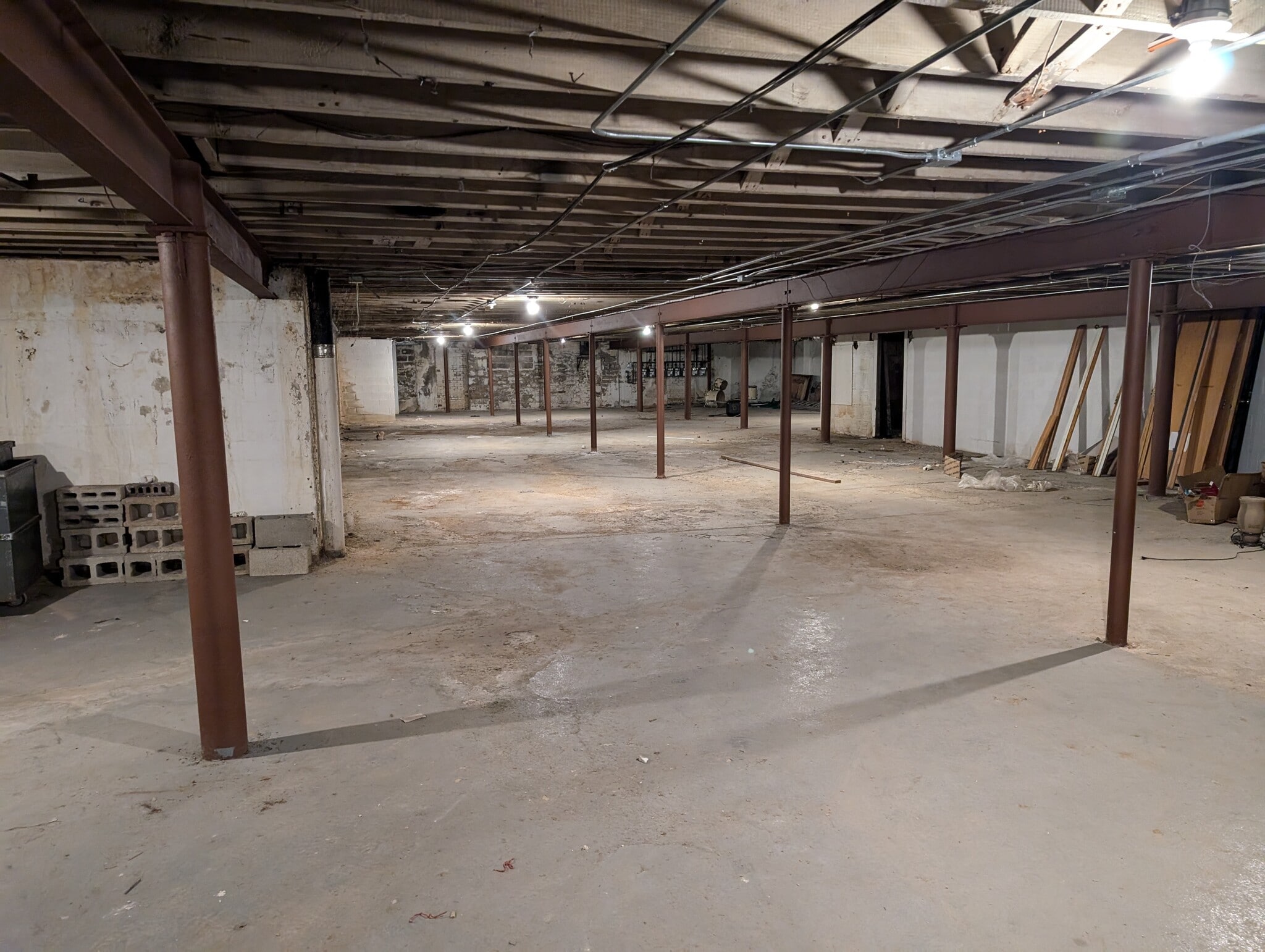 2201-2209 N Dr. Martin Luther King Jr Dr, Milwaukee, WI for lease Building Photo- Image 1 of 2