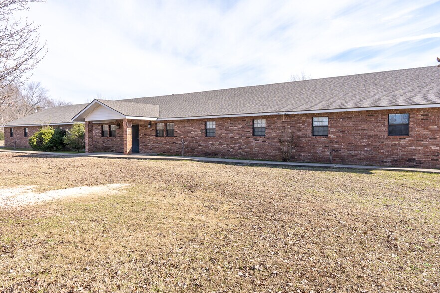 214 S 4th St, Redbird, OK 74458