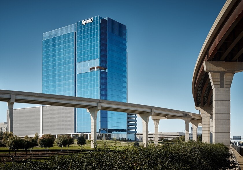 8101 Windrose Ave, Plano, TX for lease - Building Photo - Image 3 of 19