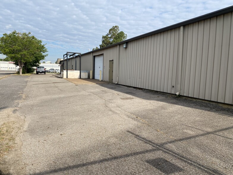 3266 Winbrook Dr, Memphis, TN for lease - Building Photo - Image 3 of 21