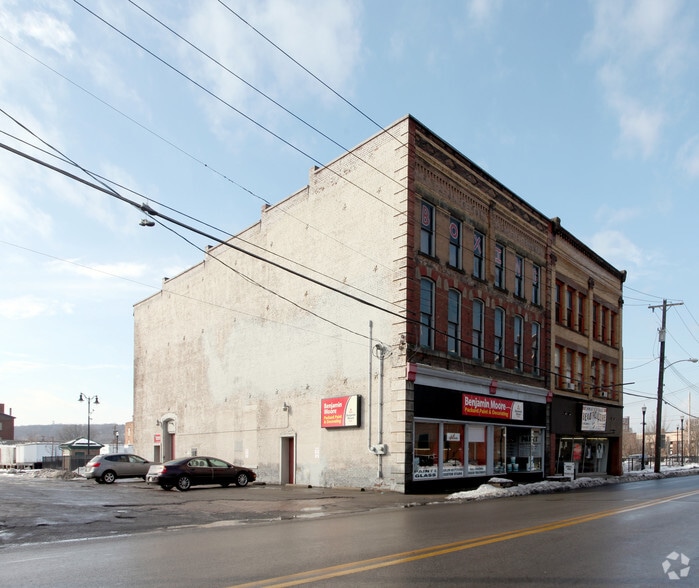 318 E Washington St, New Castle, PA for sale - Building Photo - Image 2 of 2