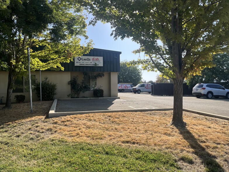 916 N Century St, Visalia, CA for lease - Building Photo - Image 2 of 7