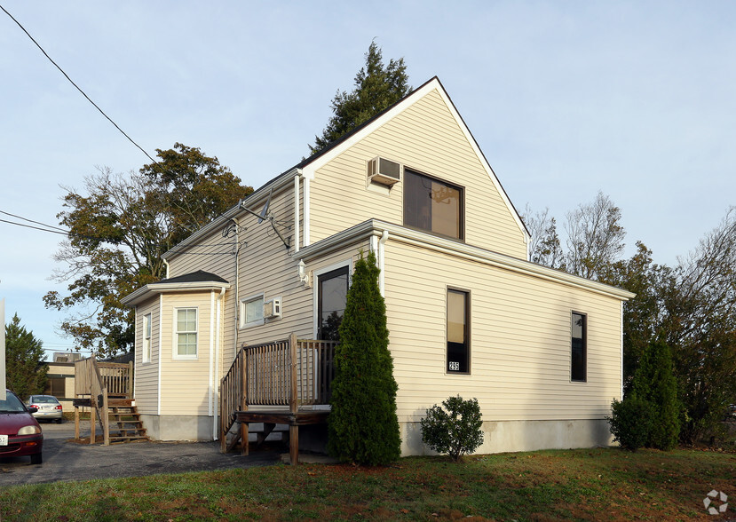 295 Jefferson Blvd, Warwick, RI for sale - Primary Photo - Image 1 of 1