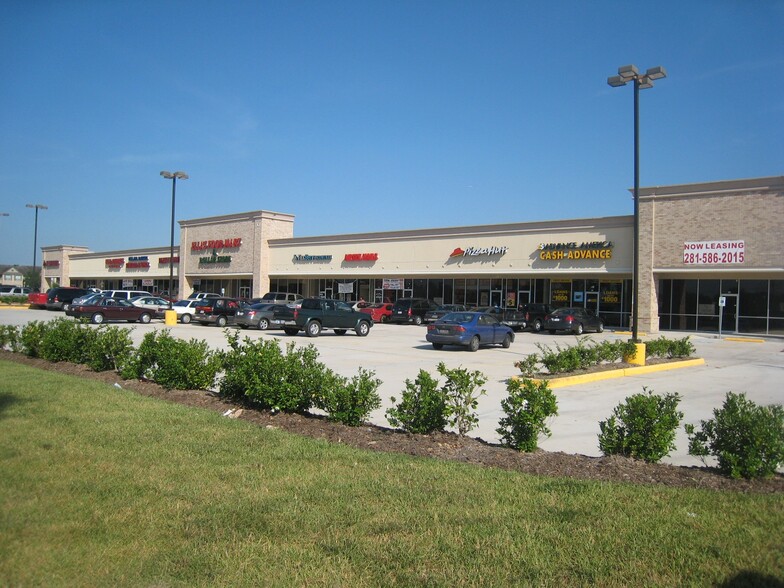 15002 Ella Blvd, Houston, TX for lease - Building Photo - Image 1 of 6