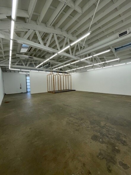 Culver City Creative/industrial/flex portfolio of 2 properties for sale on LoopNet.com - Interior Photo - Image 2 of 8