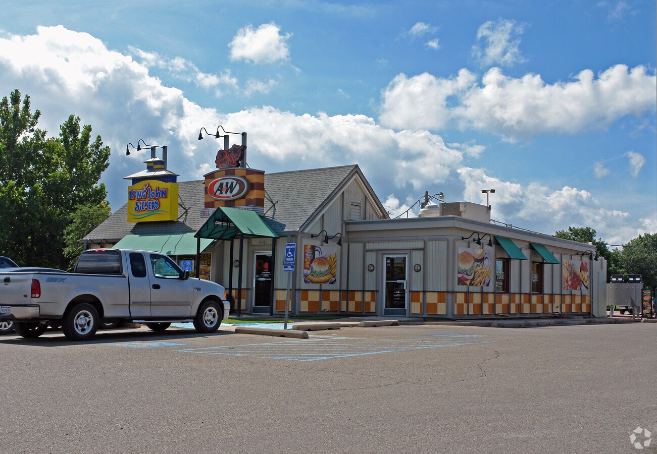 3101 Olton Rd, Plainview, TX 79072