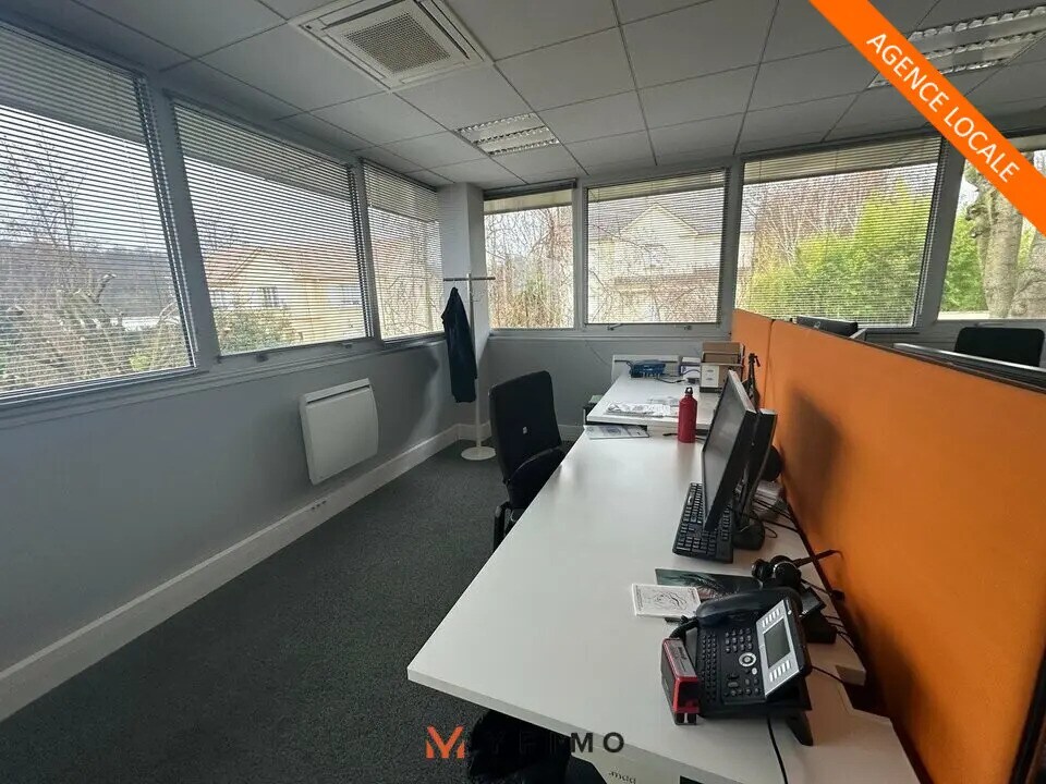 Office in SAINT-GERMAIN-EN-LAYE for lease Interior Photo- Image 1 of 4