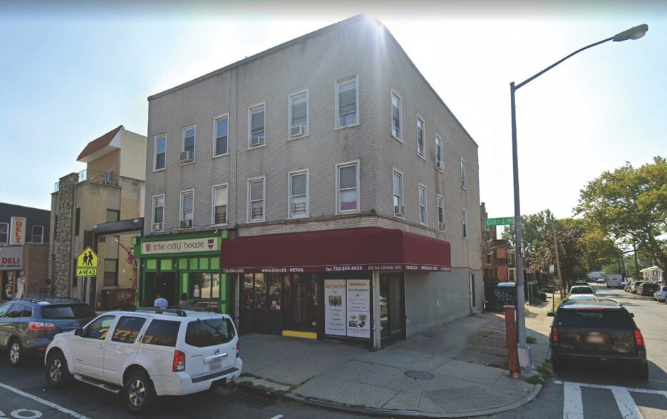 6954 Grand Ave, Maspeth, NY for lease - Building Photo - Image 1 of 2