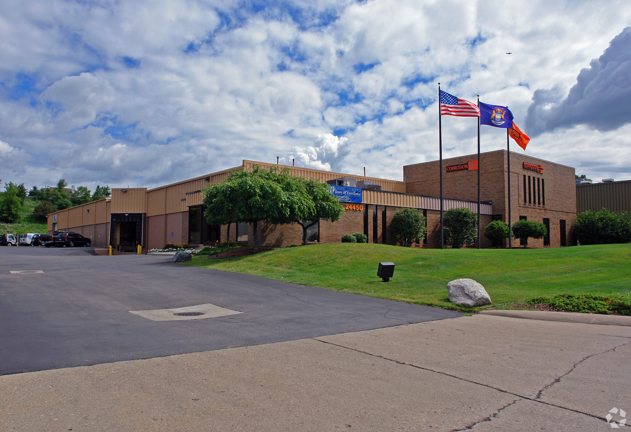 24450 Indoplex Cir, Farmington Hills, MI for sale Primary Photo- Image 1 of 8