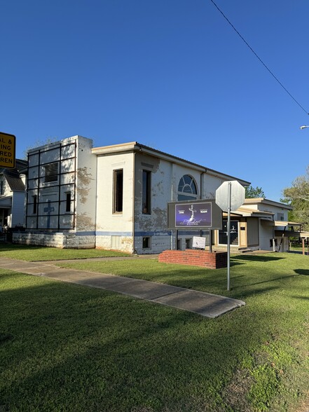 902 S 9th St, Chickasha, OK for sale - Primary Photo - Image 1 of 1