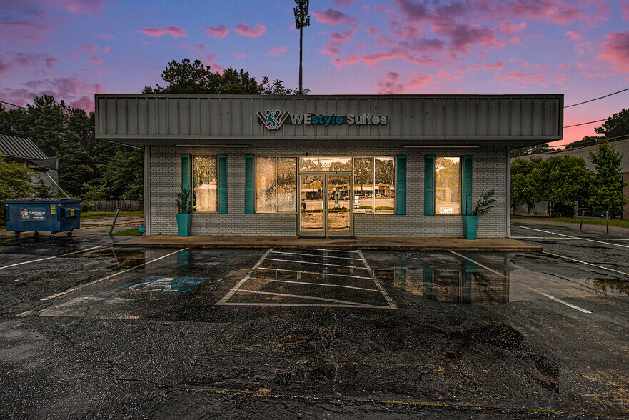 5610 Old National Hwy, Atlanta, GA for sale - Primary Photo - Image 1 of 18