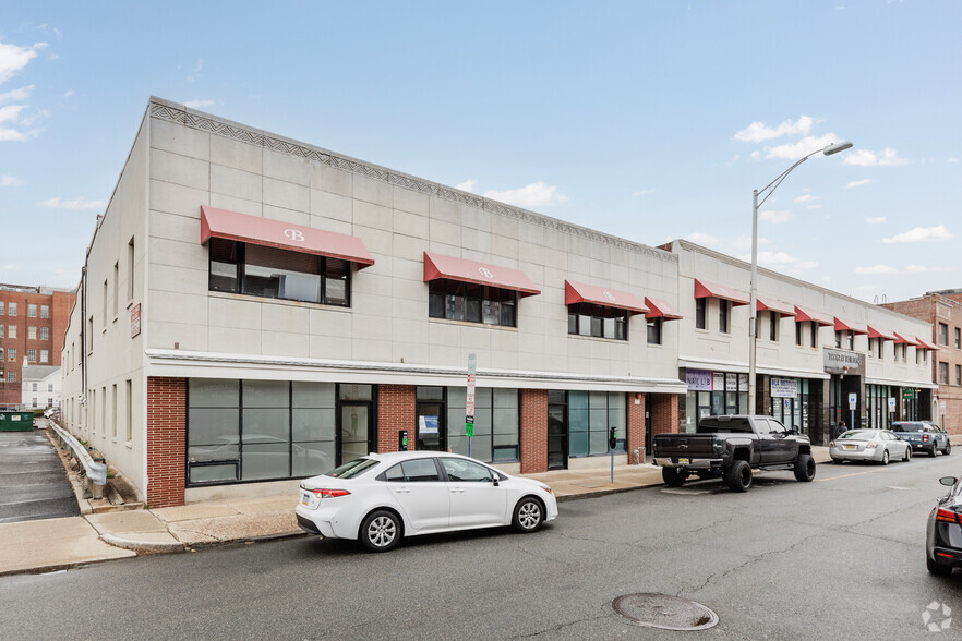 10-22 Banta Pl, Hackensack, NJ for lease - Building Photo - Image 1 of 7