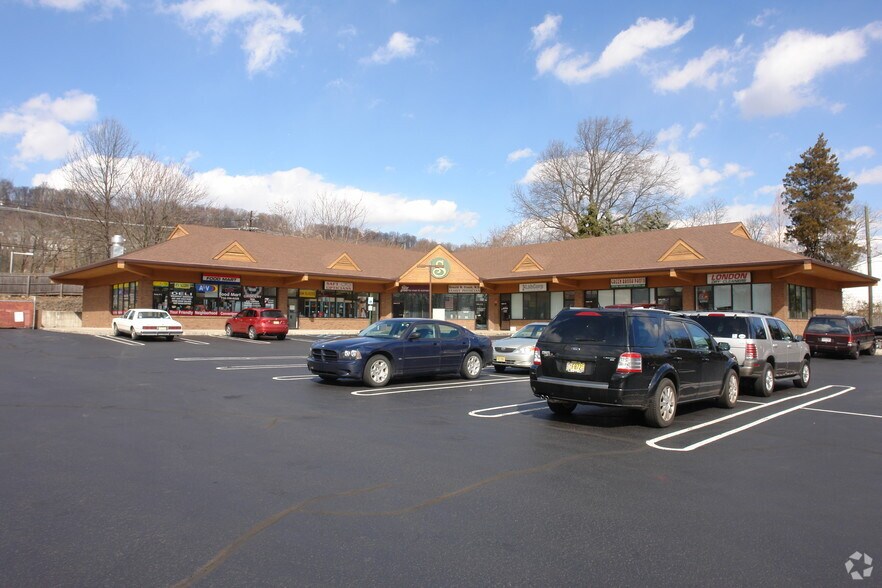 328 Greenbrook Rd, Green Brook, NJ 08812