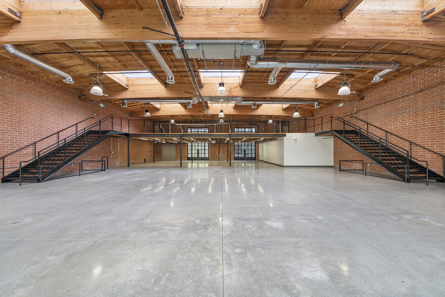 2216 Federal Ave, Los Angeles, CA for lease - Interior Photo - Image 1 of 8