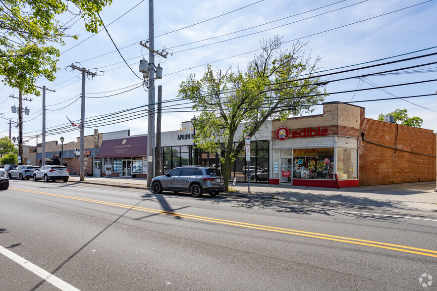 948-958 Broadway, Woodmere, NY for sale - Primary Photo - Image 1 of 4