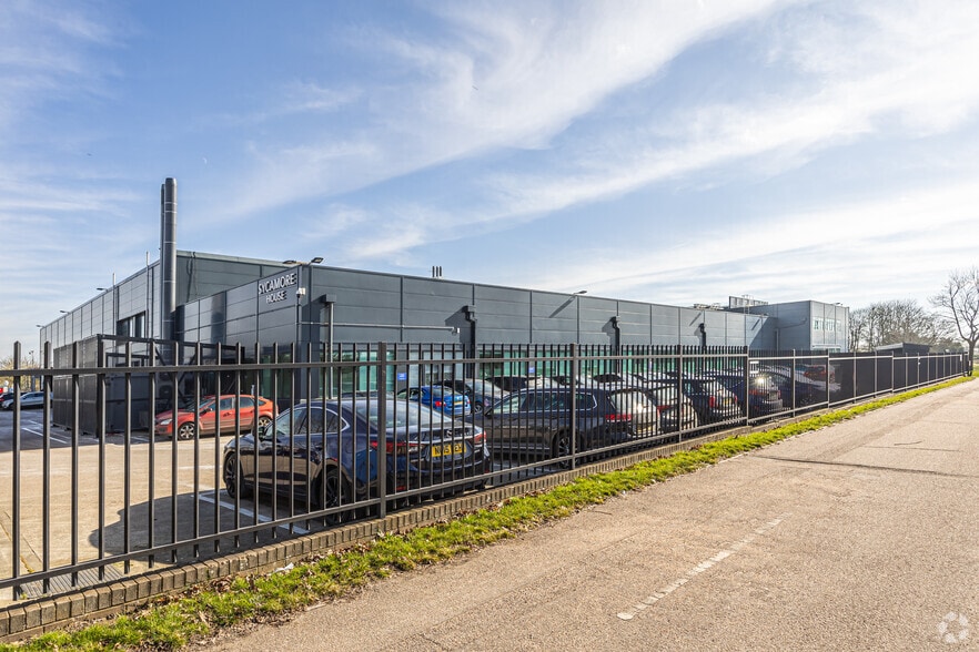 Gunnels Wood Rd, Stevenage for lease - Building Photo - Image 2 of 3