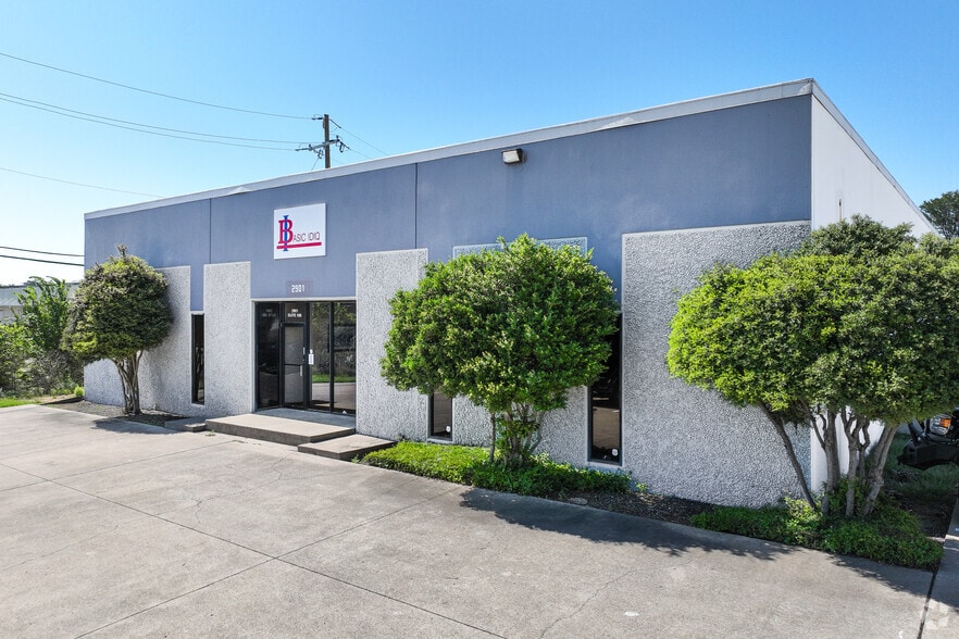 2901 Suffolk Dr, Fort Worth, TX for lease - Primary Photo - Image 1 of 21