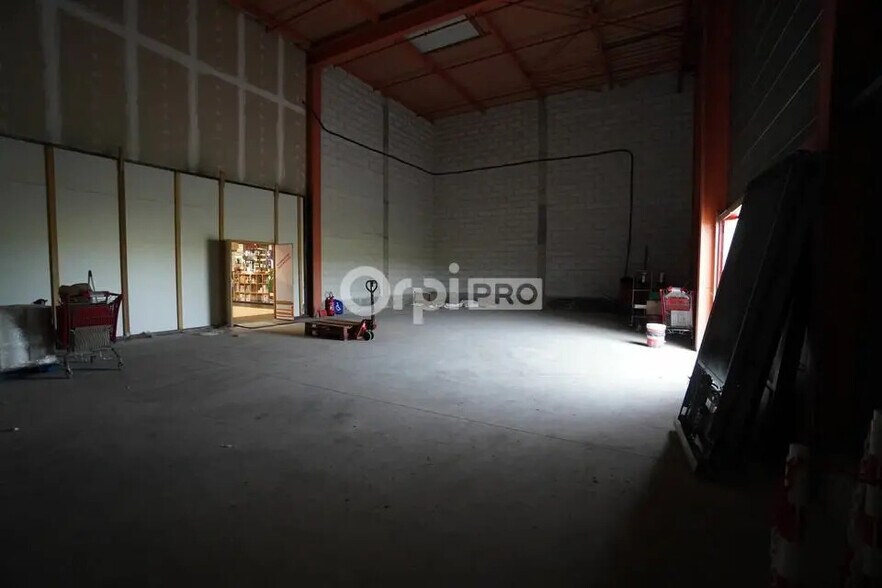 Retail in Fontaine-lès-Dijon for lease - Building Photo - Image 1 of 5