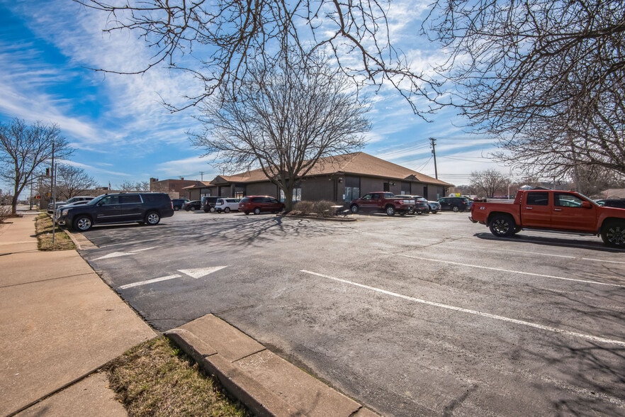 2350 4th Ave, Rock Island, IL for sale - Building Photo - Image 2 of 19