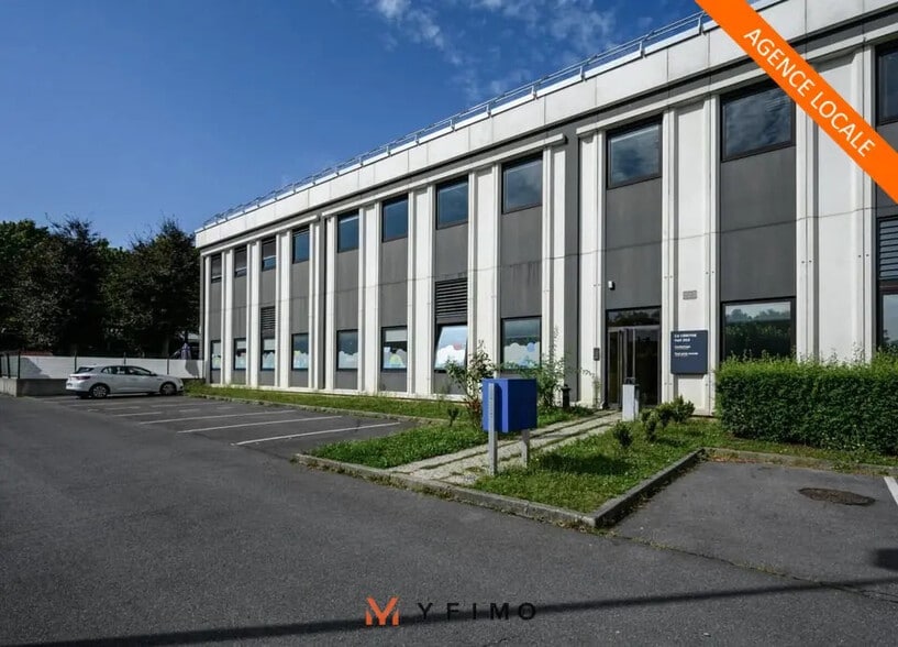 Office in Cergy for lease - Building Photo - Image 2 of 16