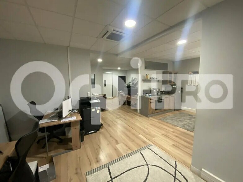 Flex in Villefranche-sur-Saône for sale - Interior Photo - Image 2 of 8