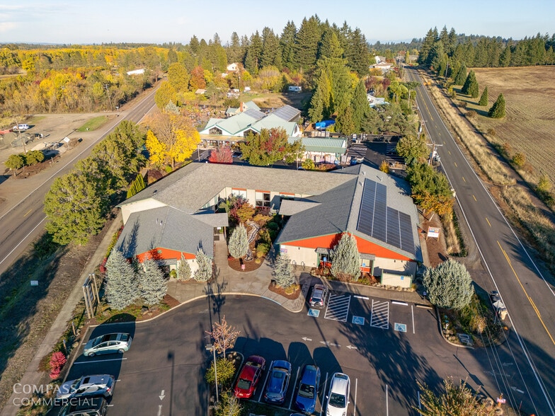 6735 SW Country Club Dr, Corvallis, OR for sale - Primary Photo - Image 1 of 34